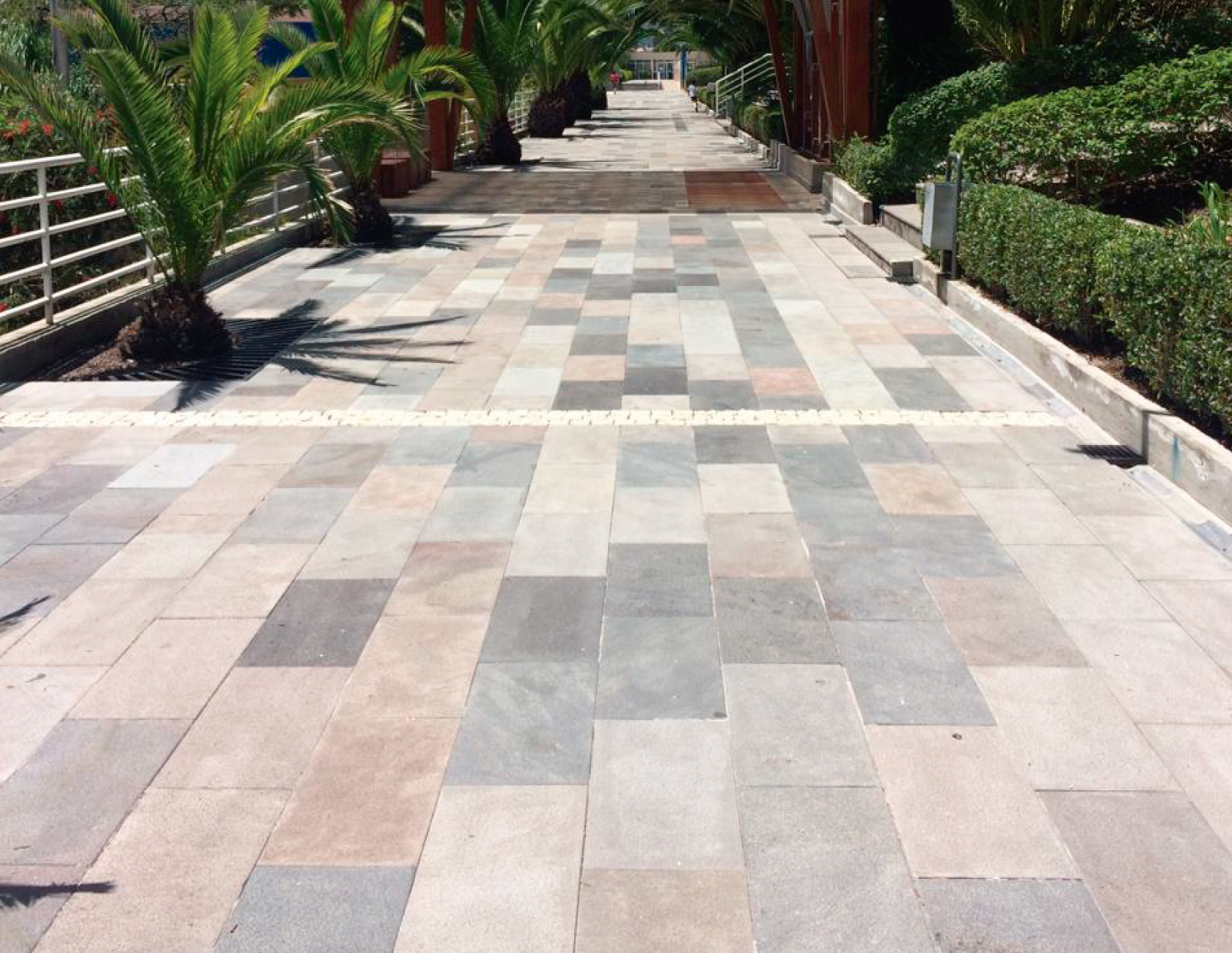 Piedra Andesita Buasardeada 30x60 : La Roca | CONSTRUEX