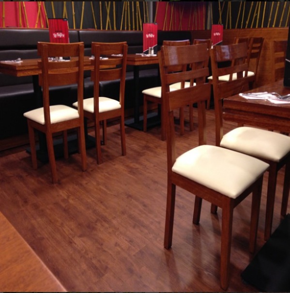 PISOS DE VINIL EN DUELAS : Casa Guzmán | CONSTRUEX