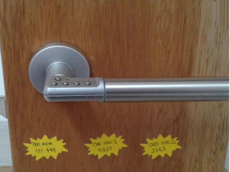 CERRADURA CON MANIJA DE ACERO INOX-CROMO MATE : Arqé | CONSTRUEX